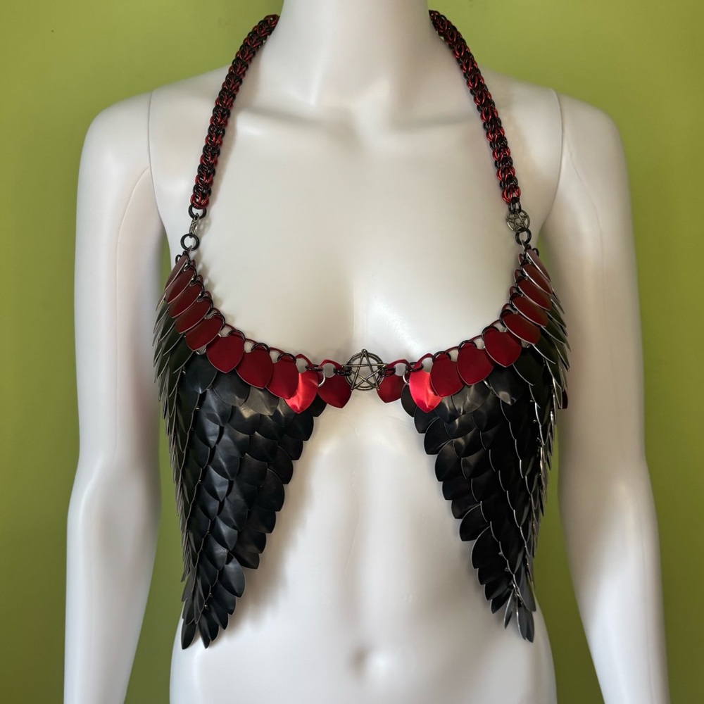 BLACK RED CHAIN MAIL PENTAGRAM ACCENT BRA TOP SIZE L/XL ADJUSTABLE RARE GOTH